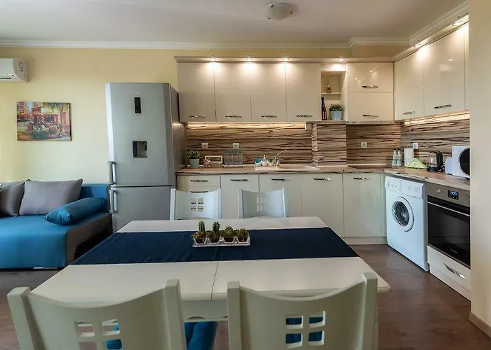 Riverside With Free Parking