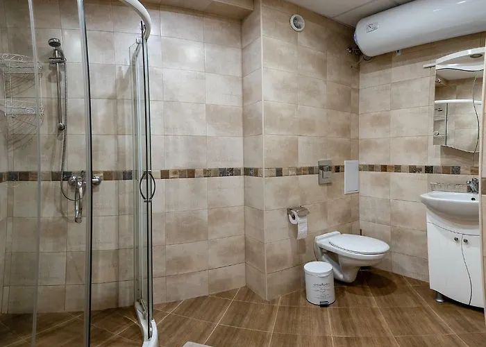 Riverside With Free Parking *