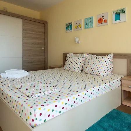 Riverside With Free Parking *