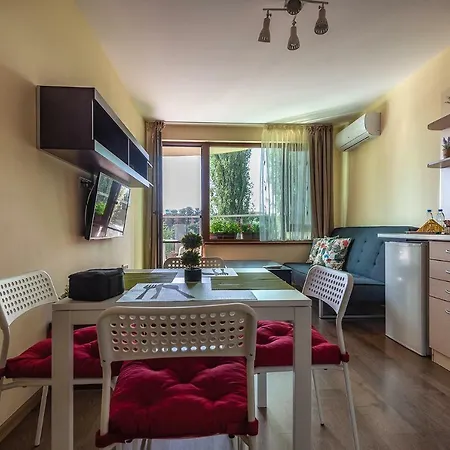 Riverside With Free Parking דירה *