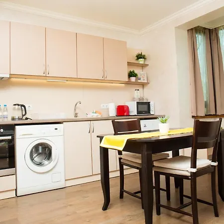 Riverside With Free Parking