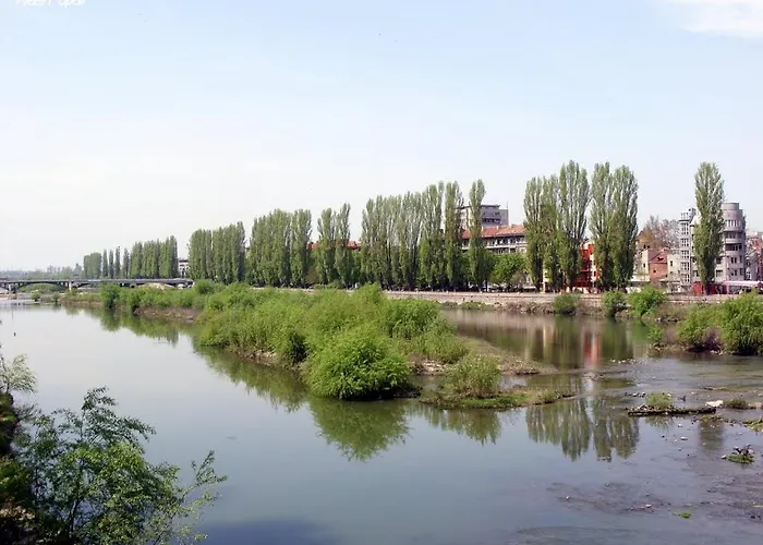 Riverside With Free Parking *