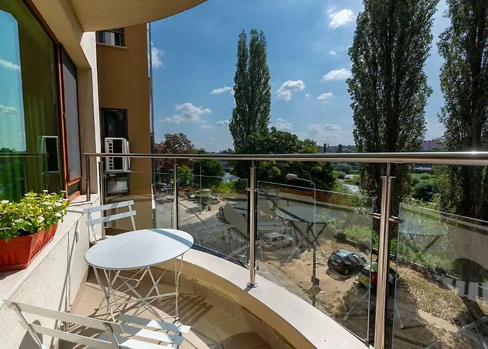 Riverside With Free Parking Appartement